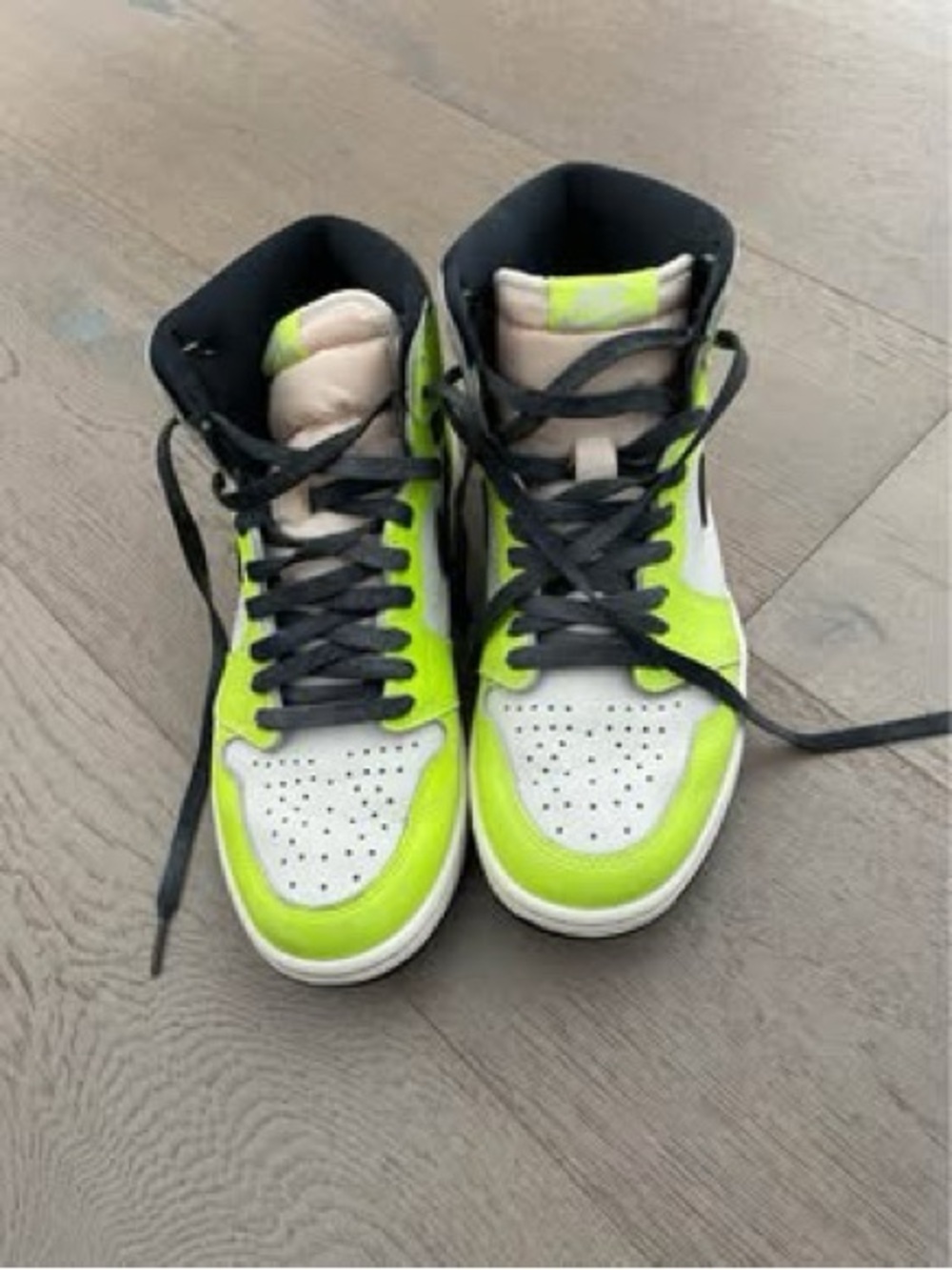 Nike Air Jordan 1 Retro High OG
Size 7.5 men’s